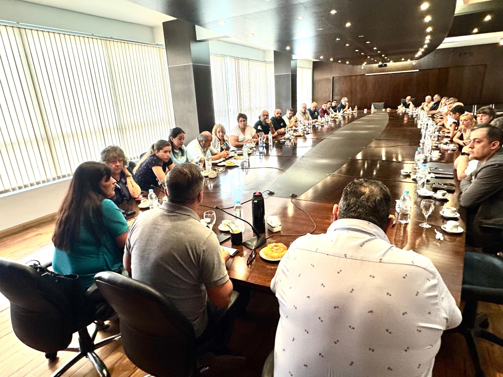 Puede ser una imagen de estudiar y tabla