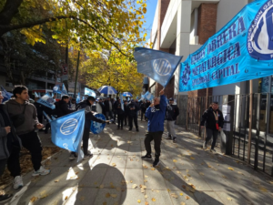 Conflicto metalúrgico: la UOM Capital se movilizó por 52 despidos en Apholos