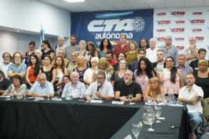 Las dos CTA convocan a un paro para fines de octubre y presionan a la CGT para profundizar el plan de lucha